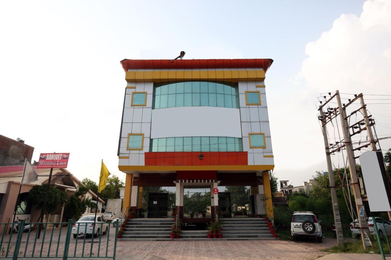 Capital O 10990 Hotel Gobind Regency Zirakpur 外观 照片